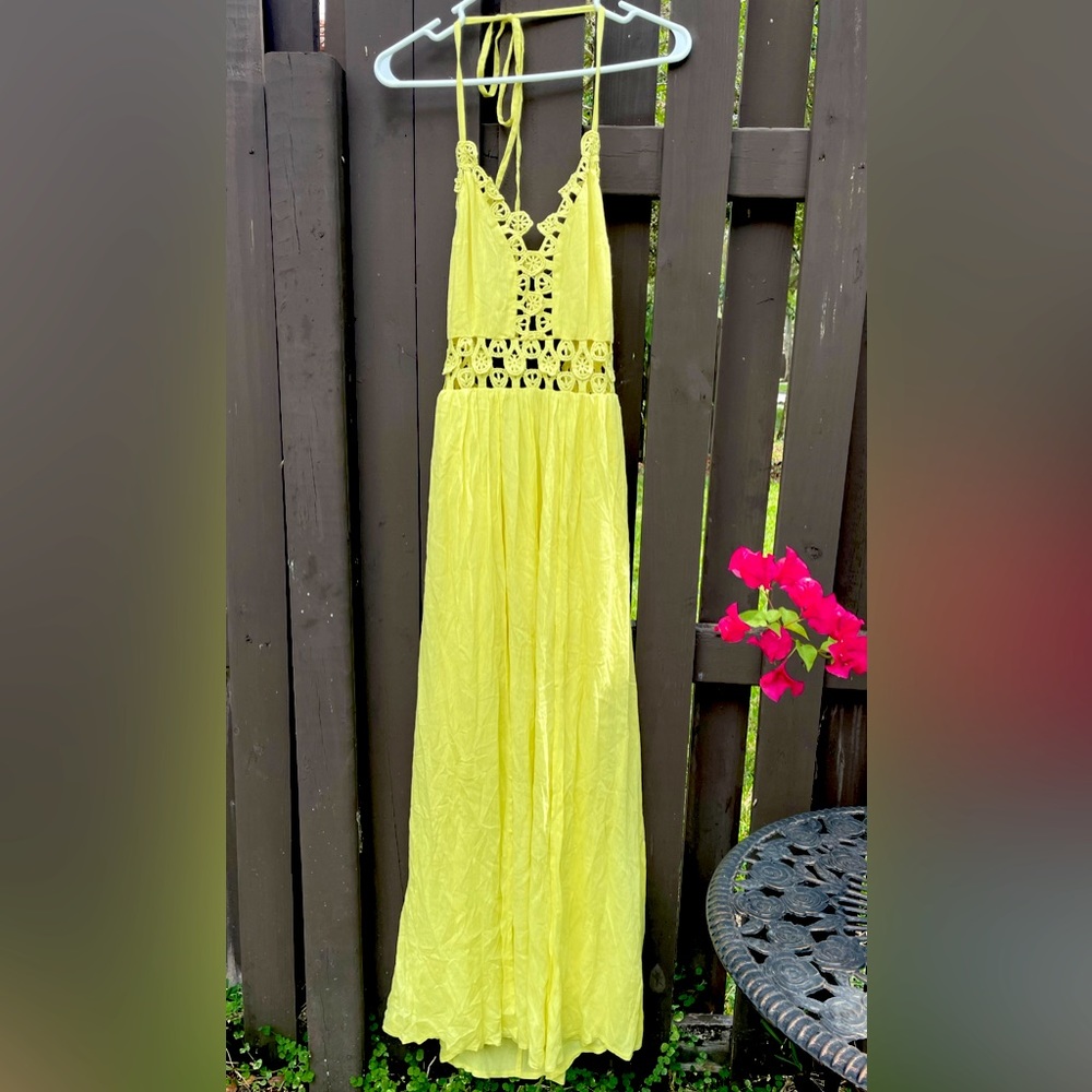 Beautiful spring / summer dress.